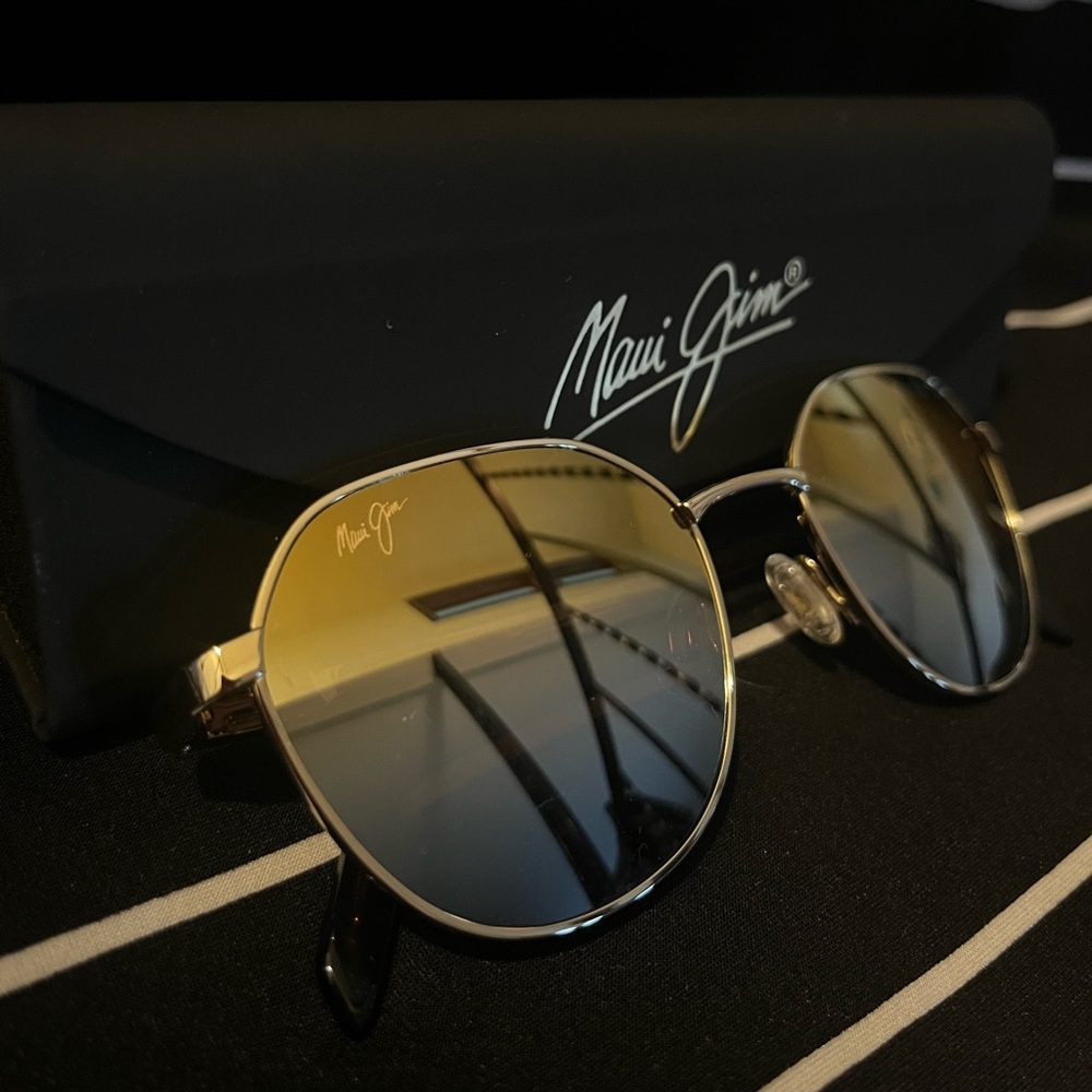 Gold/yellow Maui Jim Hukilau 845 Sunglasses. Rarely worn